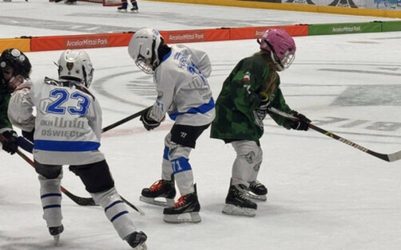 Wspomóż młodych hokeistów - FILM