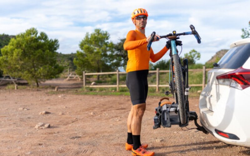 Bagażnik na hak vs dachowy - porównanie