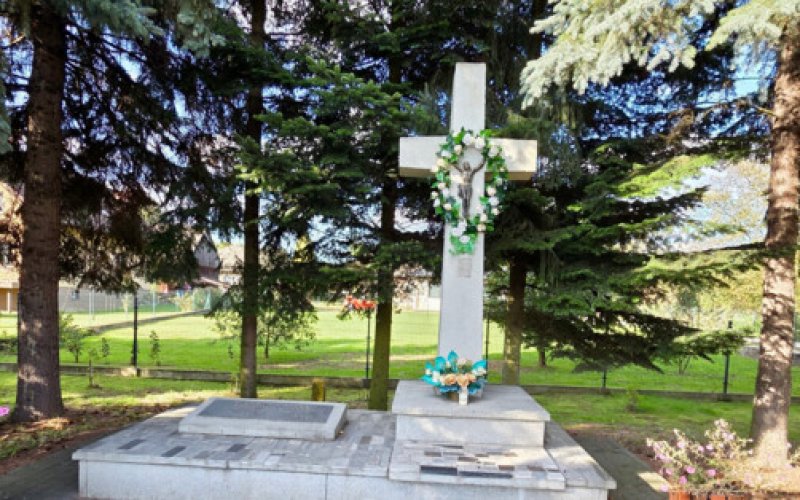 Tablica przy krzyżu w Monowicach. Towarzystwo rusza z przygotowaniami - FOTO