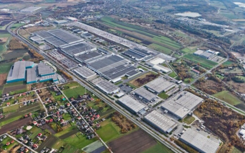 Likwidacja trzeciej zmiany. Setki osób na wylocie