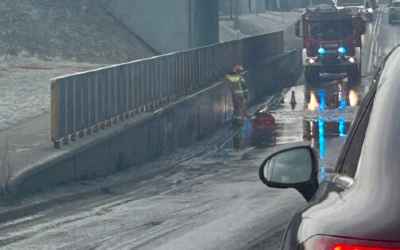 Woda pod wiaduktem kolejowym. Są utrudnienia w ruchu