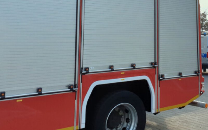 Zatrzasnęła drzwi. W domu zostało małe dziecko