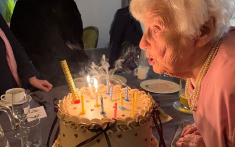 Setne urodziny pani Marii z Kęt. Rodzina przyjechała z daleka - FOTO
