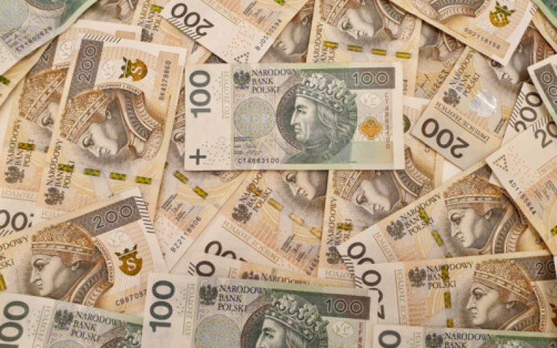 2 mln 859 tys. 289 zł - tyle samorządy wydały na nagrody dla pracowników