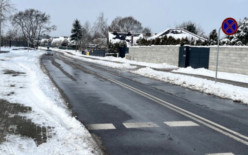 Na nowej ulicy nie ma ani jednego kosza na śmieci