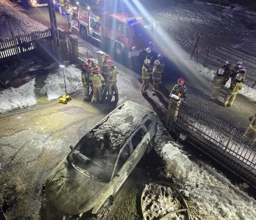 Ogień w garażu. Dwie osoby w szpitalu - FOTO