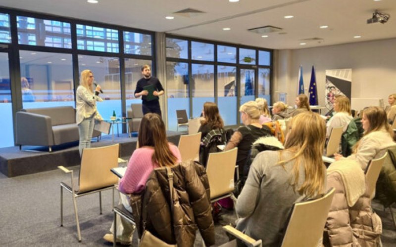 Mira Wabik wygrała dyktando w Galerii Książki - FILM, FOTO