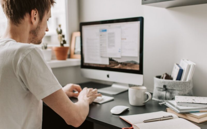 Koniec z ręcznym liczeniem nadgodzin. Jak systemy online upraszczają życie księgowości?