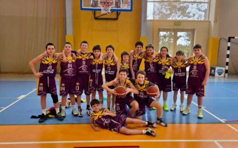 Nokaut. Porozbijali okna w Krakowie