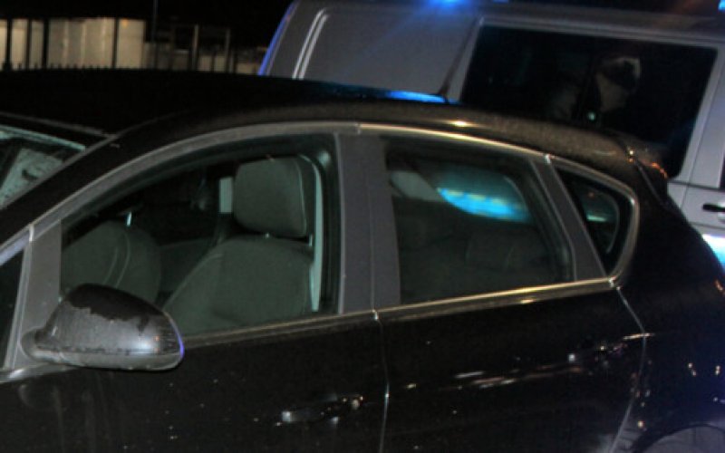 Pijany 20-latek uderzył w auto na parkingu