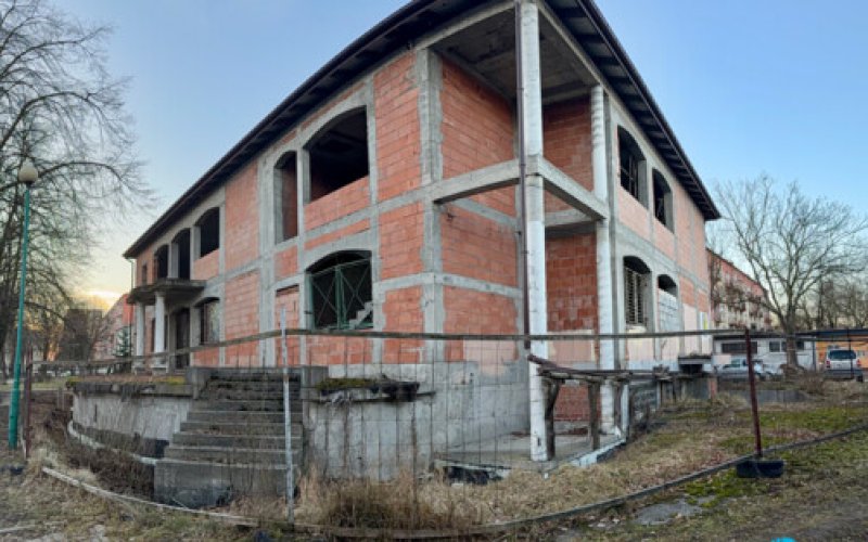 Budynek niszczeje. Radni pytają, prezydent odpowiada
