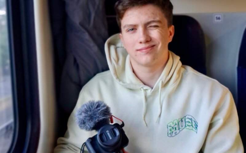 Szymon pokazuje, jak pracuje się na formę. Trafił do TVN - FILMY, FOTO