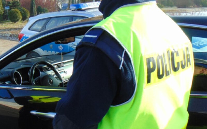 Jechał fordem z promilem i bez uprawnień