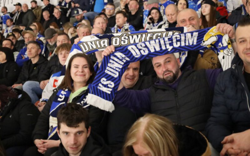 Emocje na trybunach. Zobacz zdjęcia z hali - FOTO
