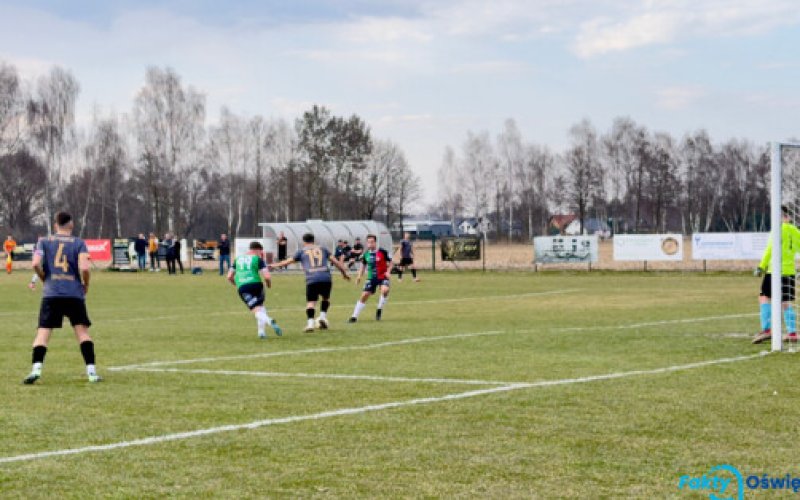 Lider robi swoje. Inauguracyjne zwycięstwo porębian