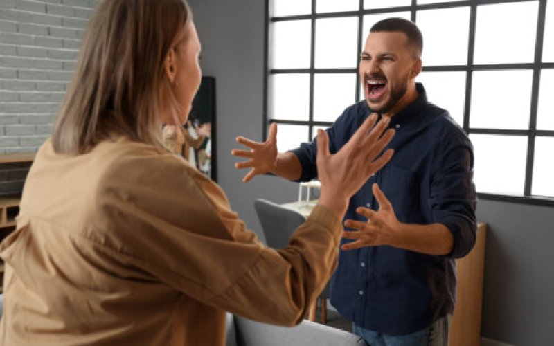 Warszawiak odwiedził matkę, by się nad nią poznęcać