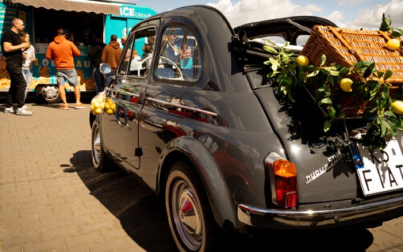 Zabytkowe auta wracają na stadion - FOTO