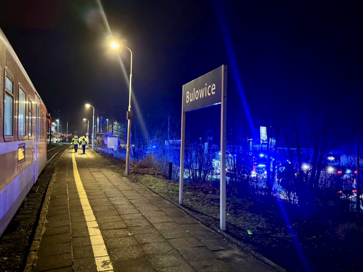 Mężczyzna potrącony przez pociąg na stacji w Bulowicach