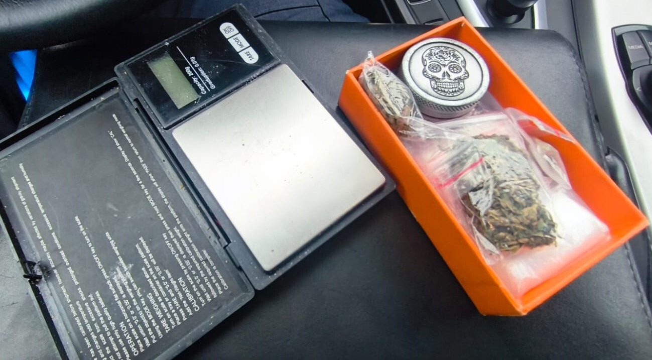 Narkotyki w aucie, kierowca pod wpływem