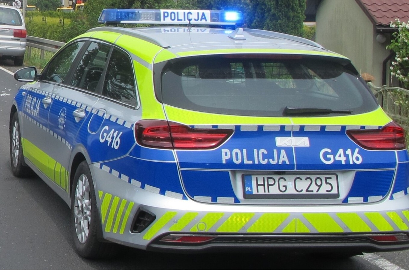 Wypadek w Bobrku. 75-latek trafił do szpitala