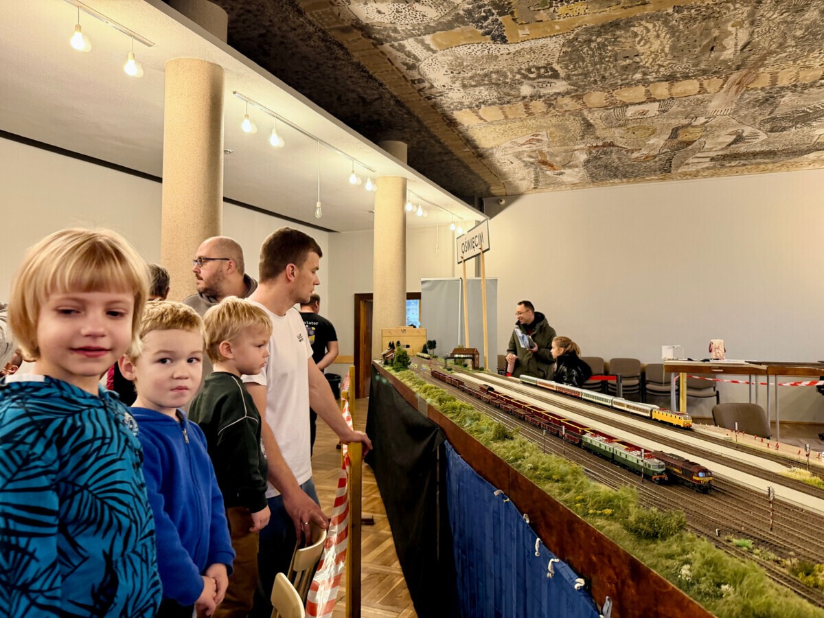 Makiety, symulatory i pociągi. Pierwsza taka wystawa w Oświęcimiu
