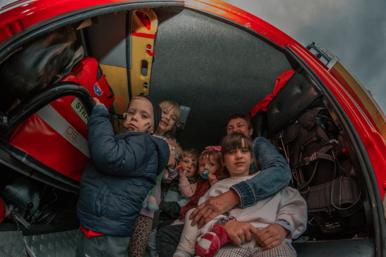 Wóz strażacki, zjeżdżalnia i stoisko z bronią w Kastelu - FOTO