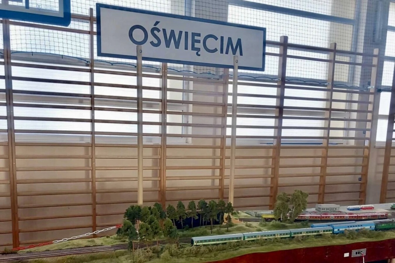 Makiety, symulatory i pociągi. Pierwsza taka wystawa w Oświęcimiu - FILM