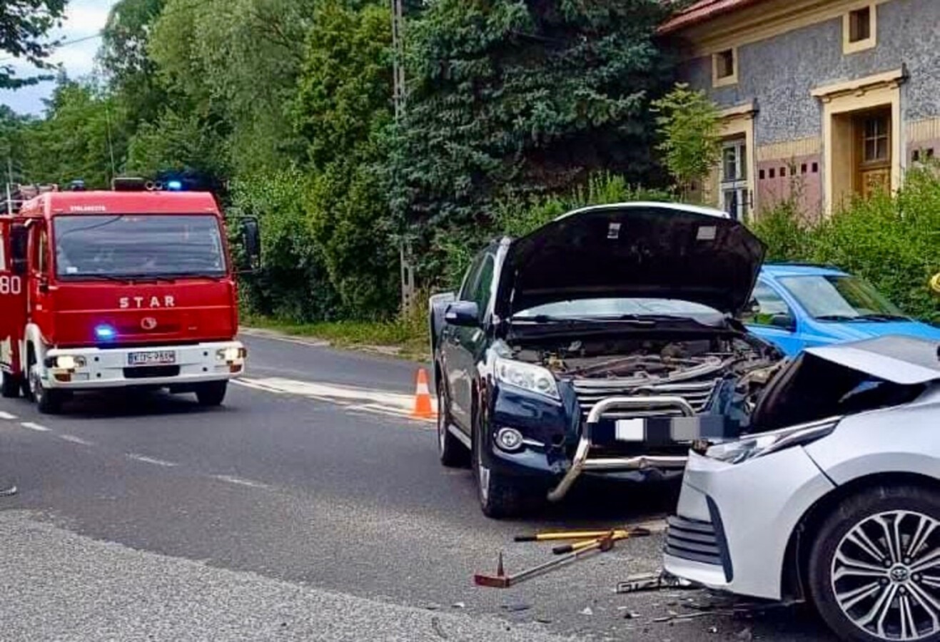 Zderzenie samochodów w Zatorze. Są poszkodowani