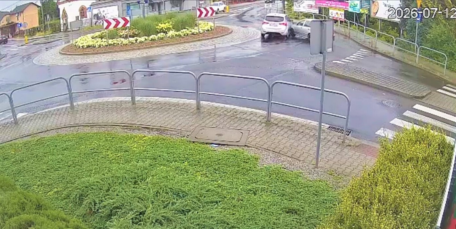 Skoda wymusiła pierwszeństwo na Hyundaiu. Policja szuka sprawcy kolizji - FILM