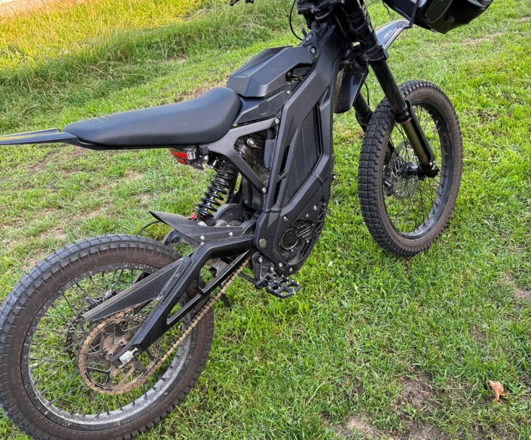 16-latek na crossowym motorowerze bez tablicy rejestracyjne