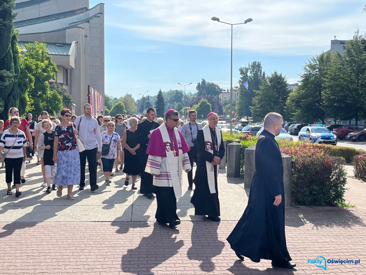 Trzy pielgrzymki do byłego obozu Auschwitz. Będą utrudnienia