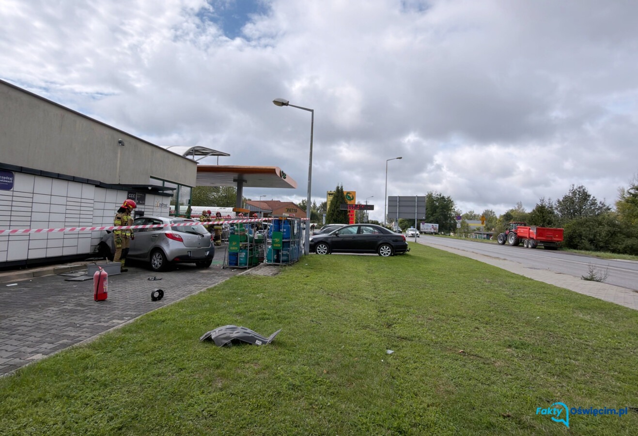 Mazdą, która uderzyła w butlę z gazem, kierował senior - AKTUALIZACJA
