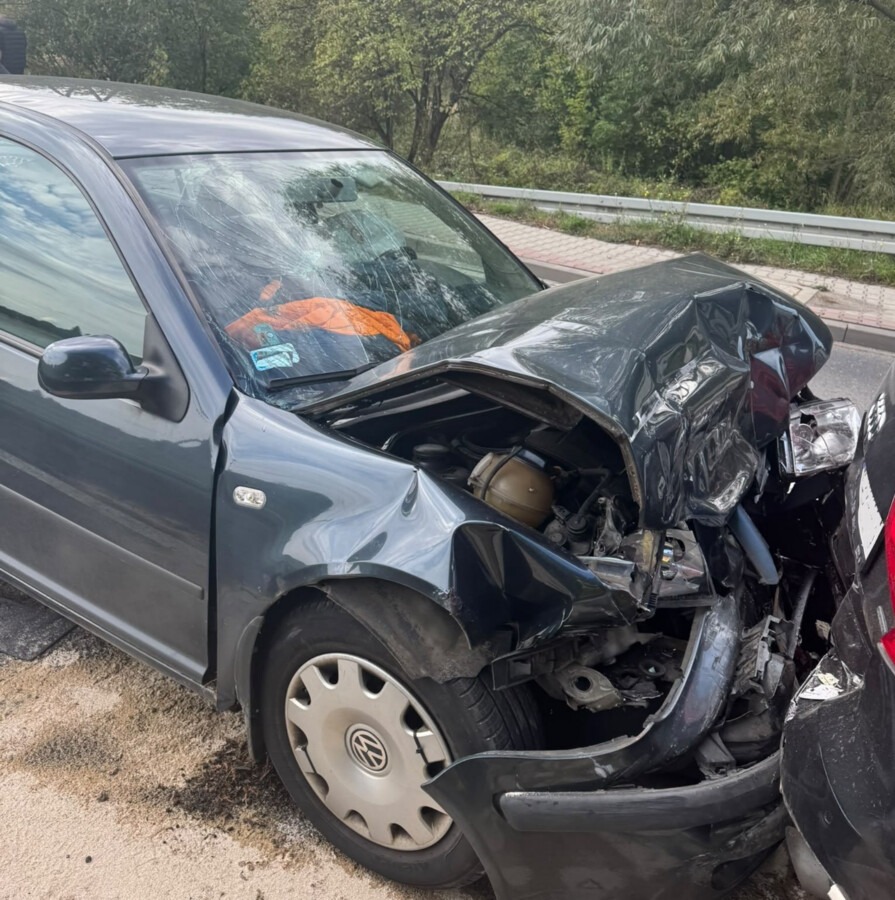 Karambol na drodze krajowej. Małżeństwo seniorów w szpitalu