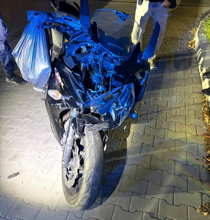 Motocyklista uderzył w tył Audi. Trafił do szpitala