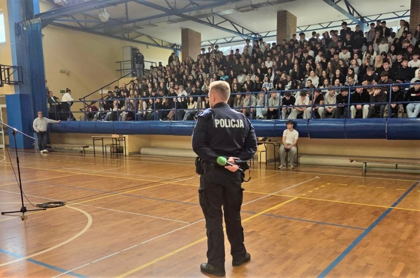 Zasada 4U. Policjanci rozmawiają z uczniami - FOTO