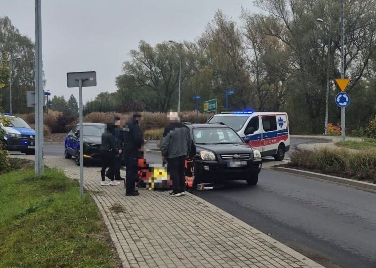 Kierowca samochodu potrącił rowerzystkę na przejeździe dla rowerów