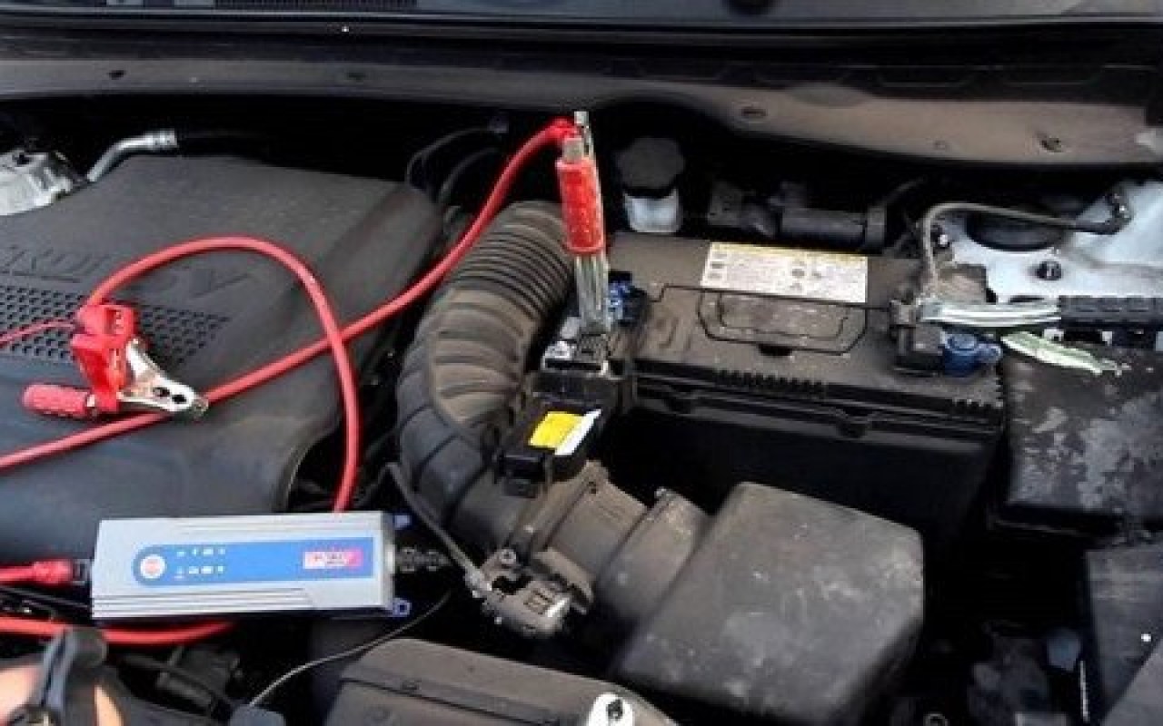 Nie możesz odpalić samochodu? Wystarczy zadzwonić do straży miejskiej – FILM