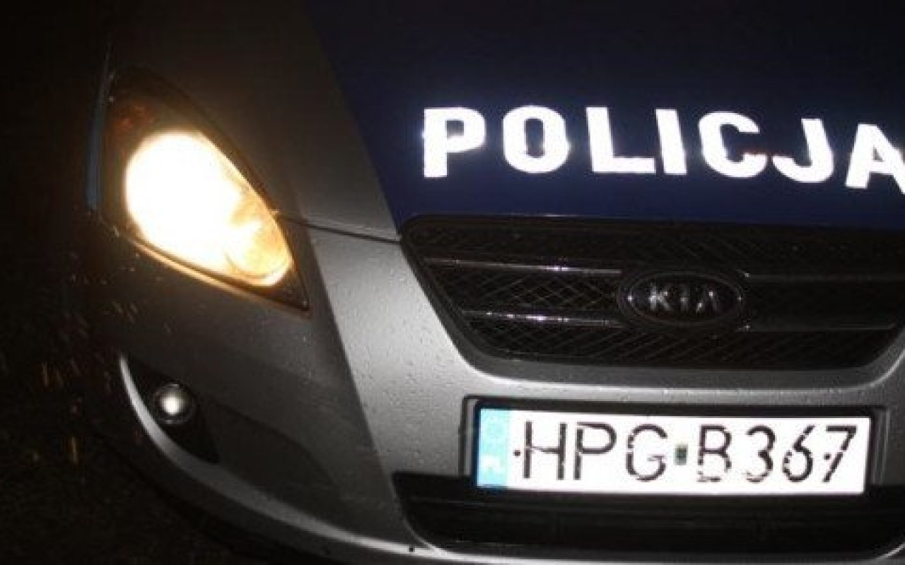 Policjanci i strażnicy uratowali ludzi przed zamarznięciem