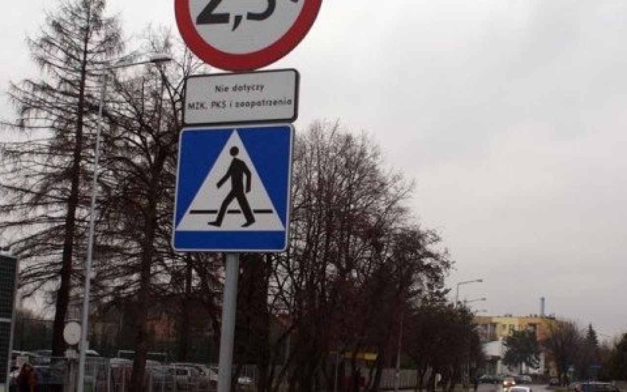 Kierowcy ambulansów muszą łamać prawo