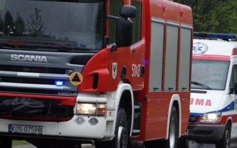 Zderzenie ciężarówki z osobówką. Droga nieprzejezdna