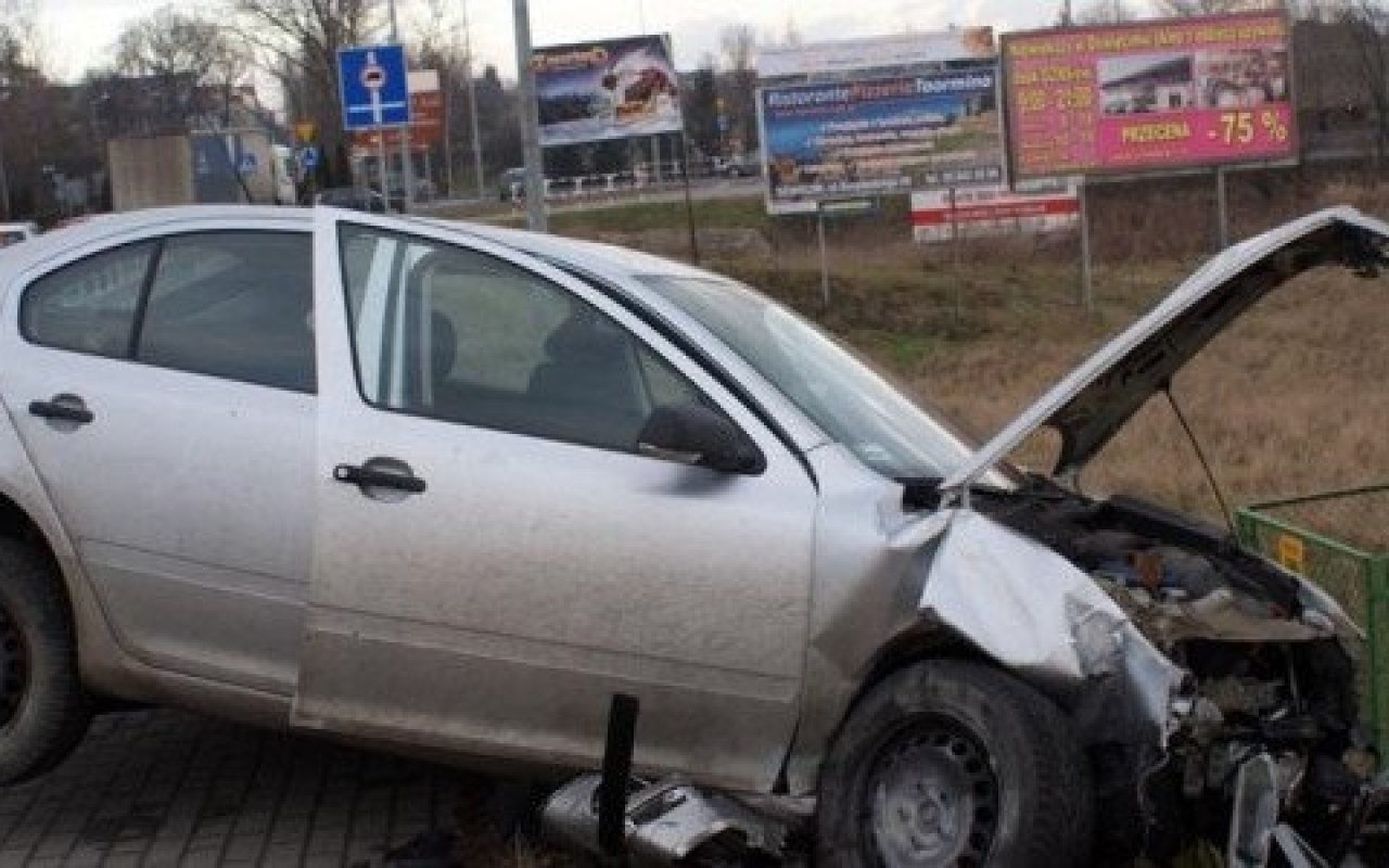 Ponad 80-letni kierowca zasłabł za kierownicą