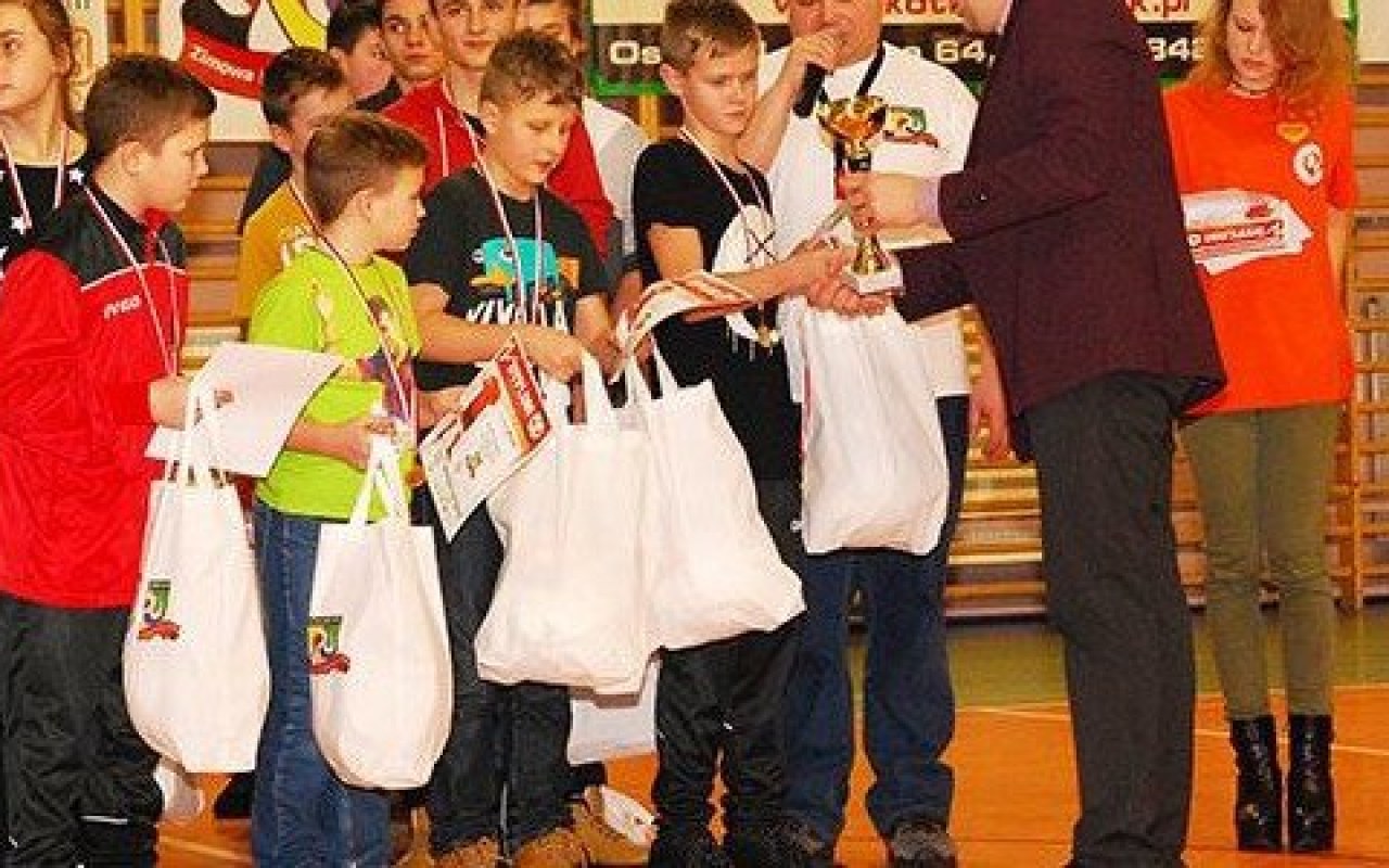 Ponad 200 piłkarzy rywalizowało w lidze halowej