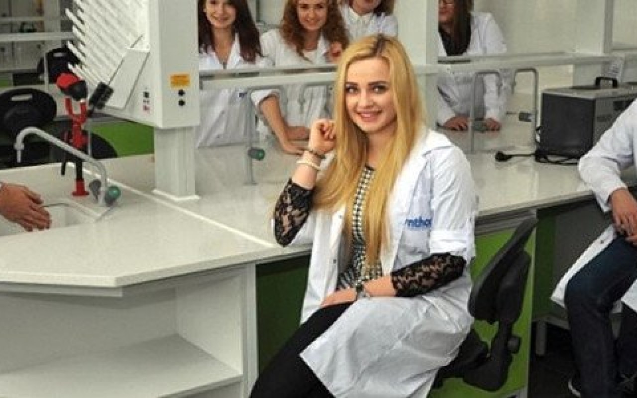 Młodzież z Chemika ma nowoczesny sprzęt laboratoryjny