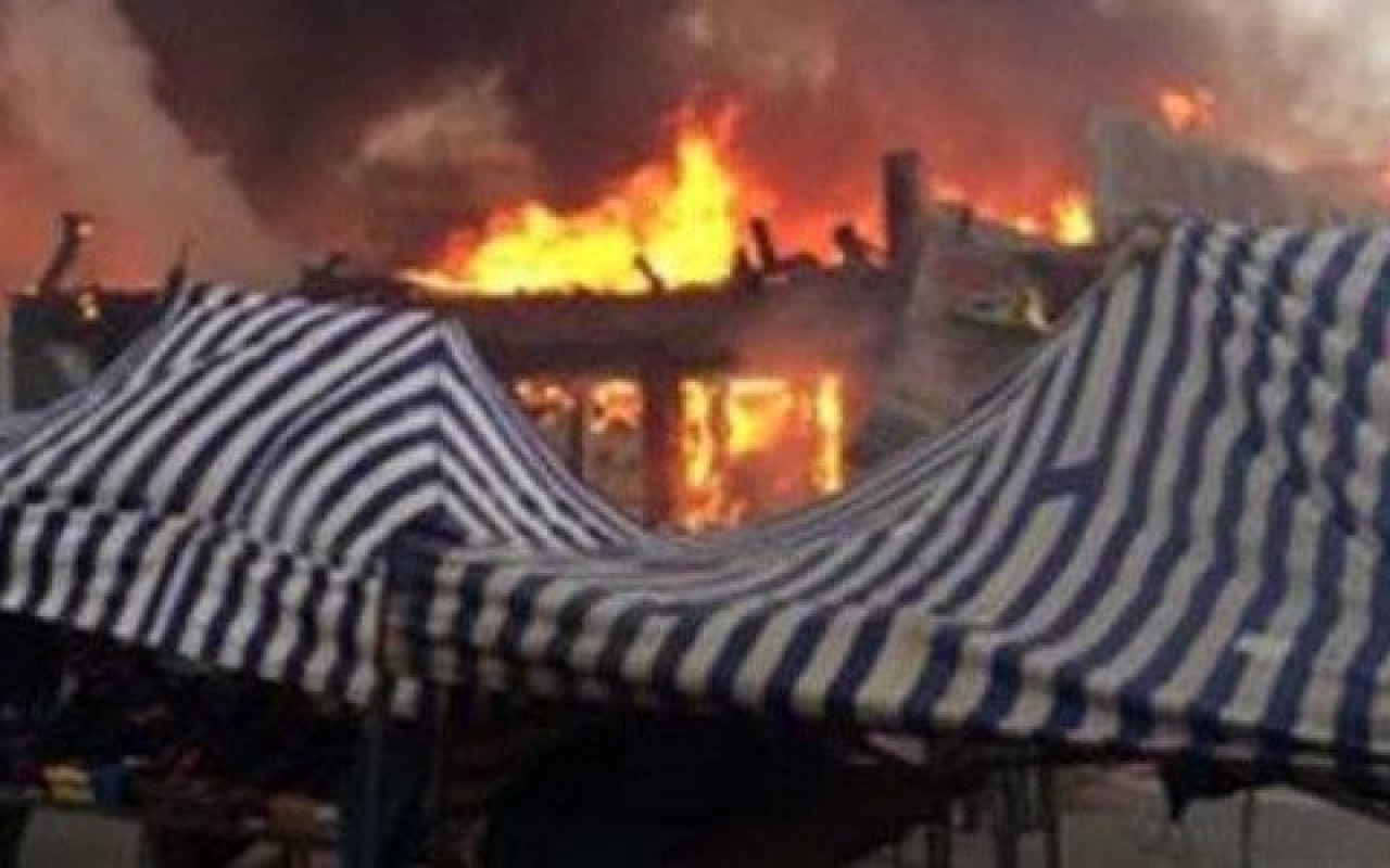 Płonie pawilon przy kopalni Piast w Bieruniu – FOTO