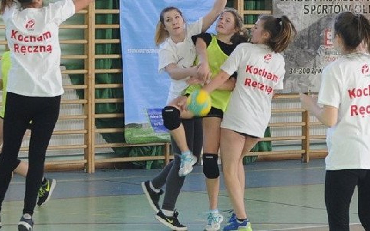 Turniej piłki ręcznej w Czernichowie