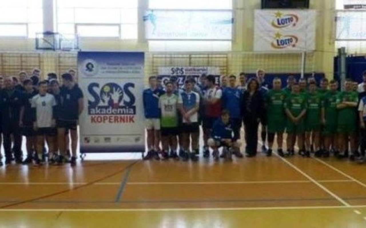 Siatkarze z kęckiego „Kopernika” awansowali na szczebel wojewódzki