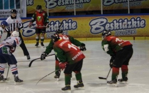 Trzy drużyny UKH Unia zagrają o medale