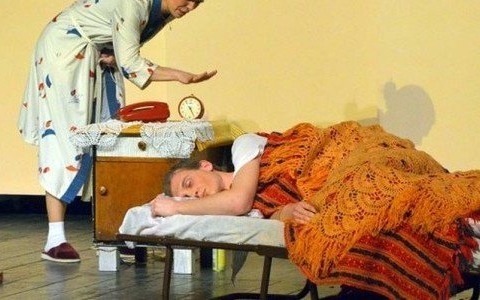 Mąż zmarł, ale już mu lepiej – FILM, FOTO