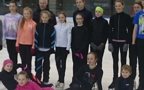Łyżwiarze trenowali w międzynarodowej szkole