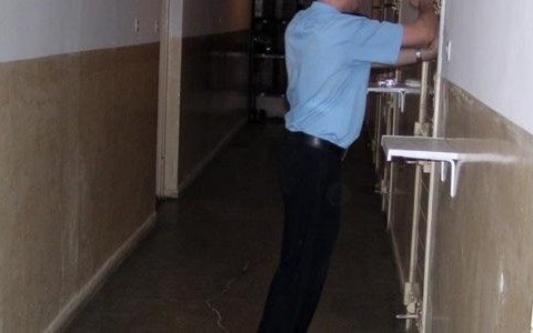 Wjechali na chatę. Pobili nastolatka